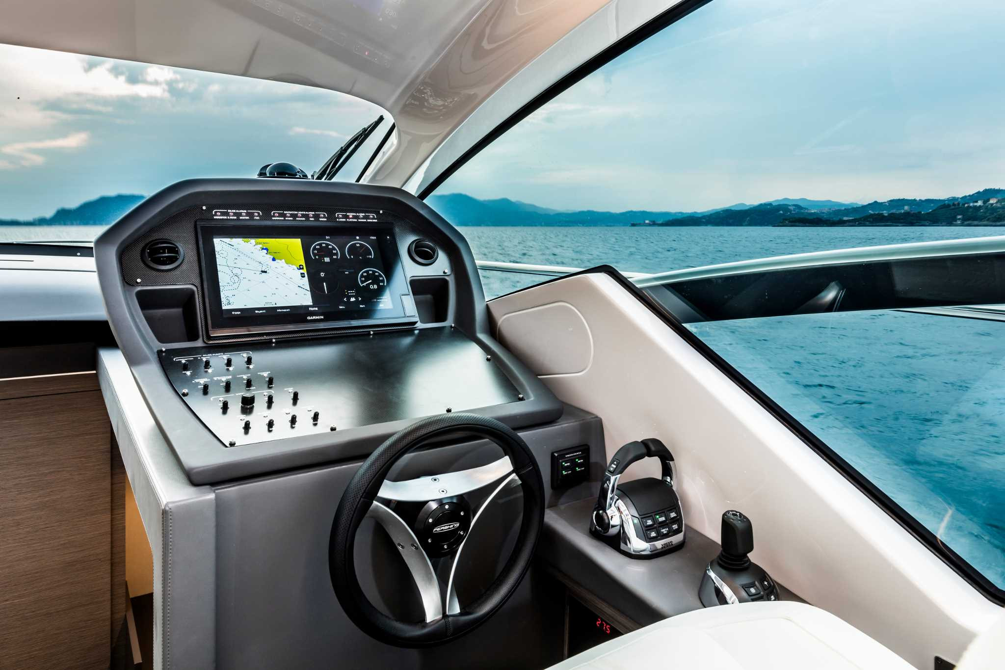 Pershing 5X neuf en vente chez JMA Yachting