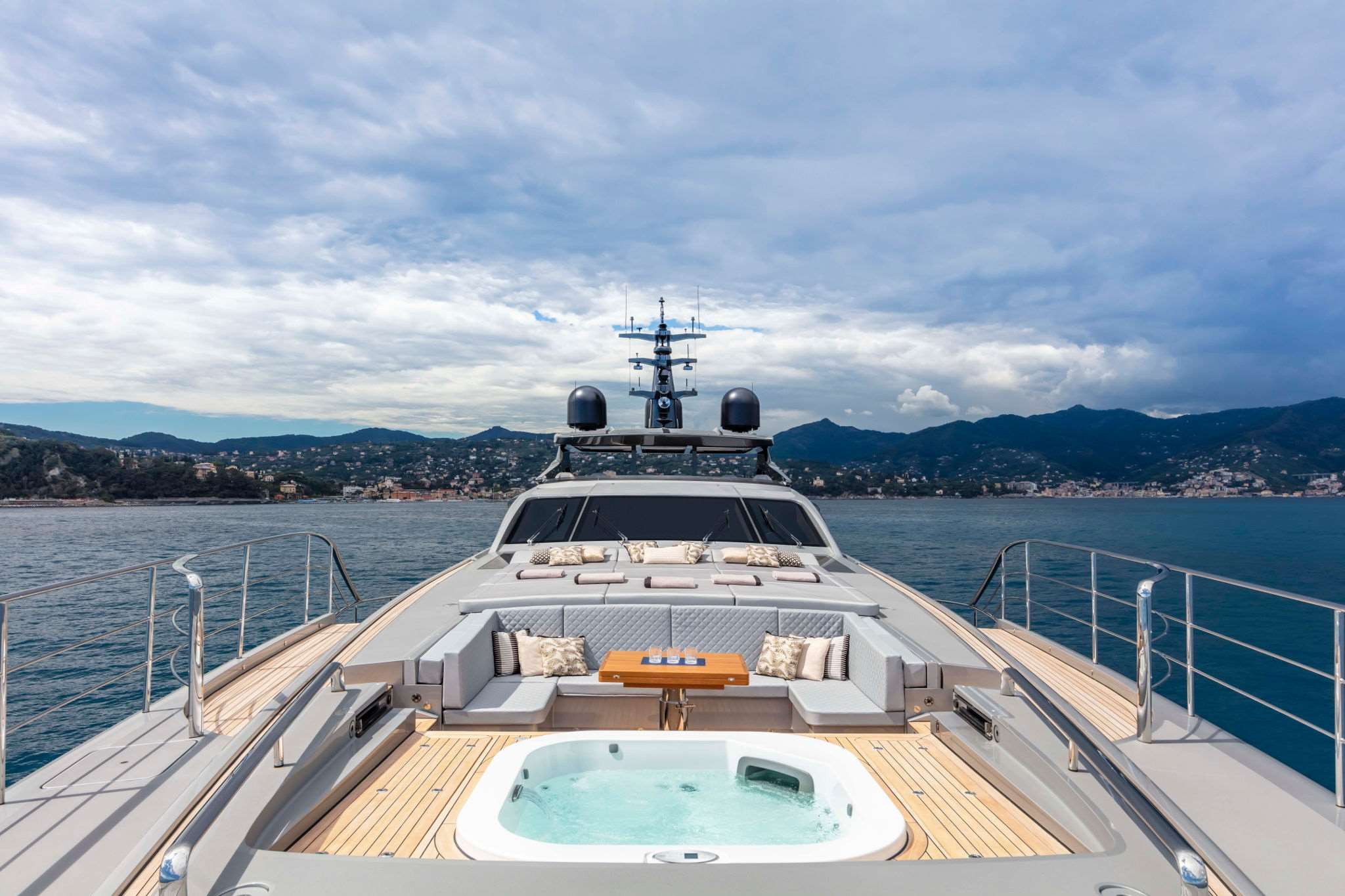 Pershing 140 neuf en vente chez JMA Yachting