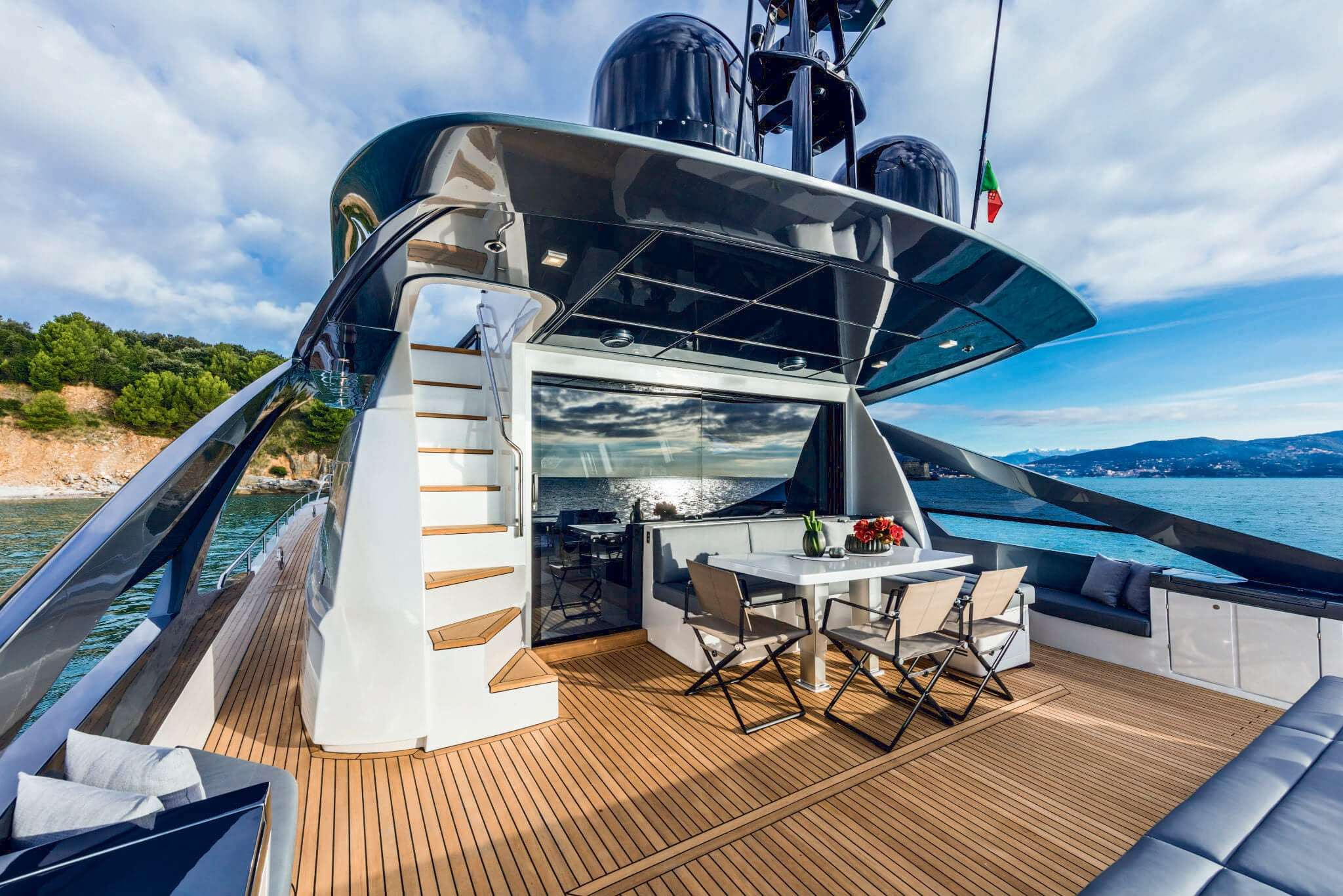 Pershing 9x neuf en vente chez JMA Yachting