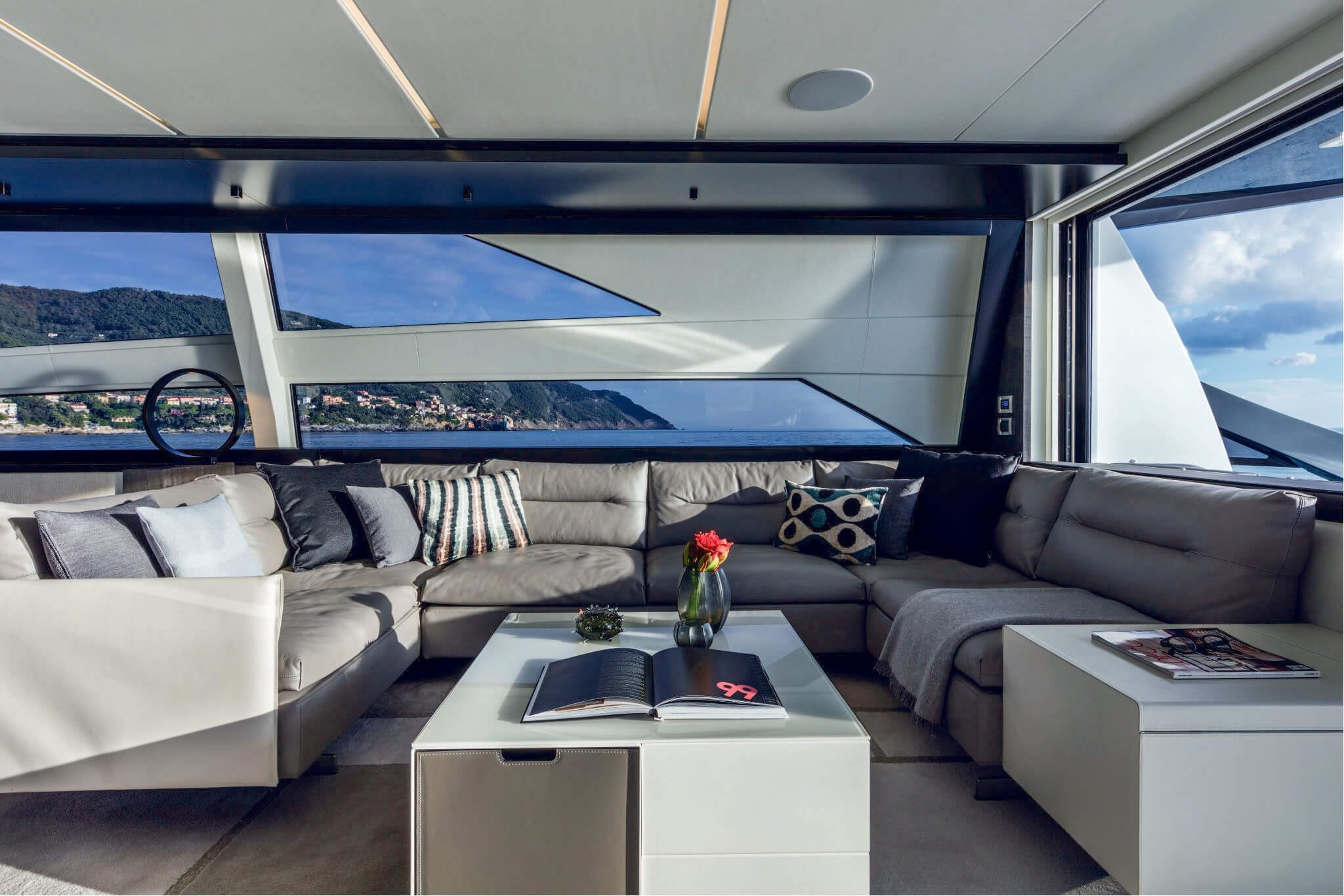 Pershing 9x neuf en vente chez JMA Yachting