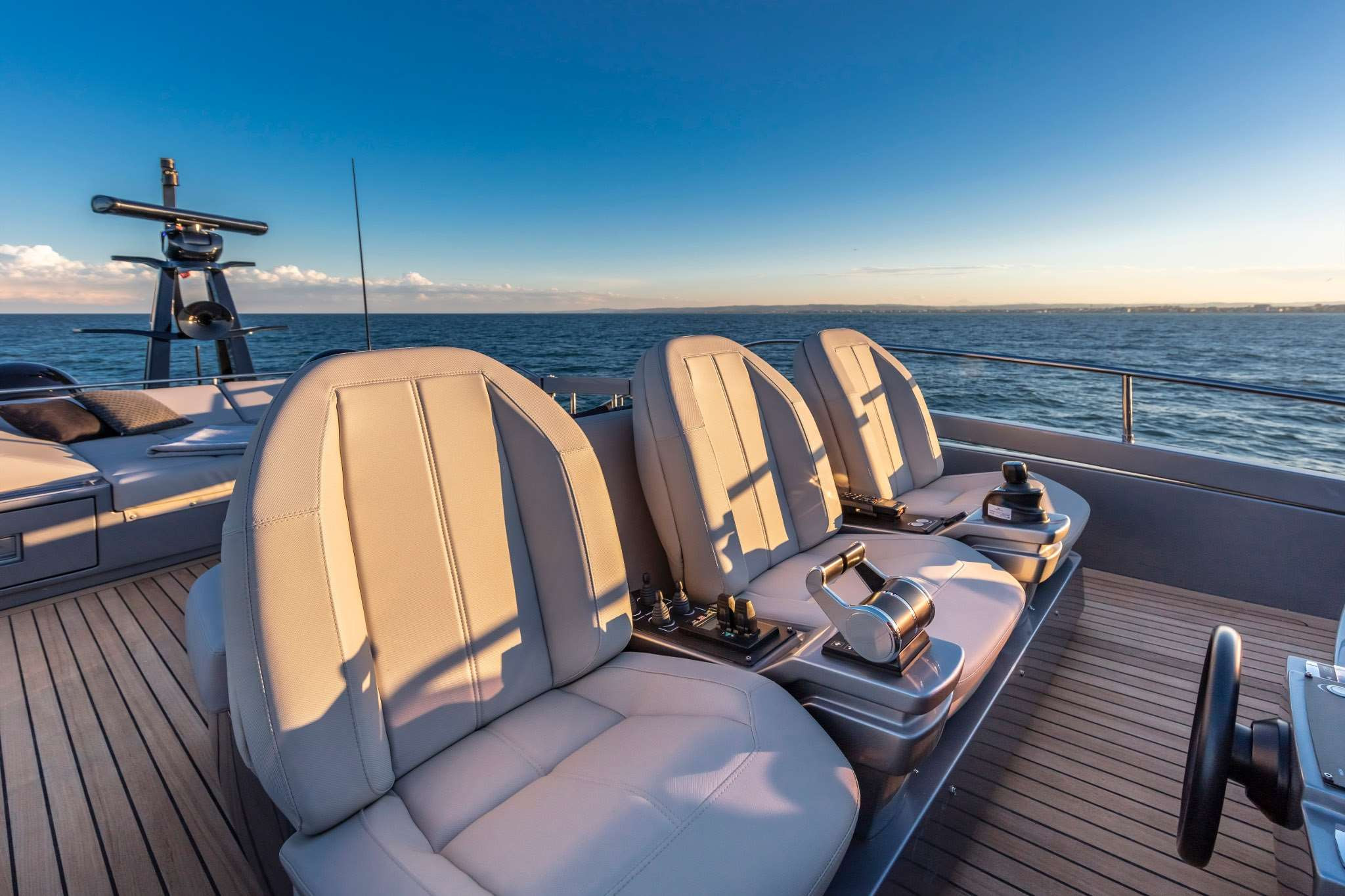 Pershing 8x neuf en vente chez JMA Yachting