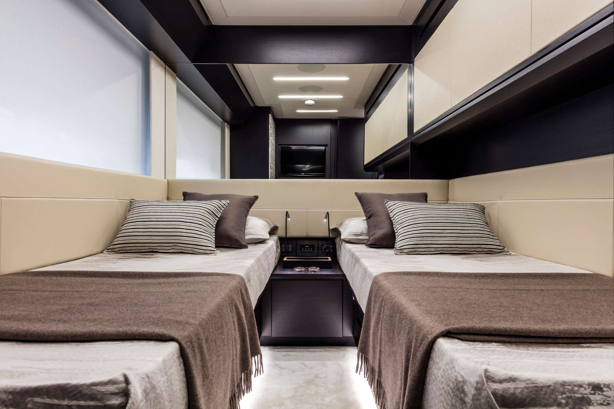 Pershing 8x neuf en vente chez JMA Yachting