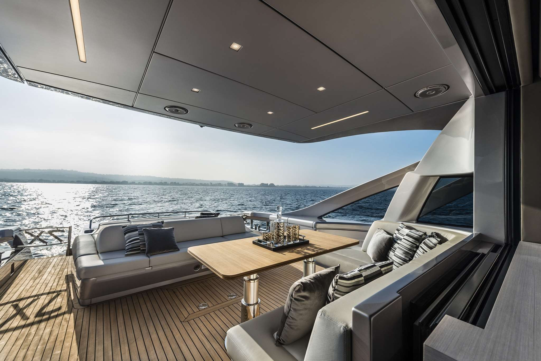 Pershing 7x neuf en vente chez JMA Yachting