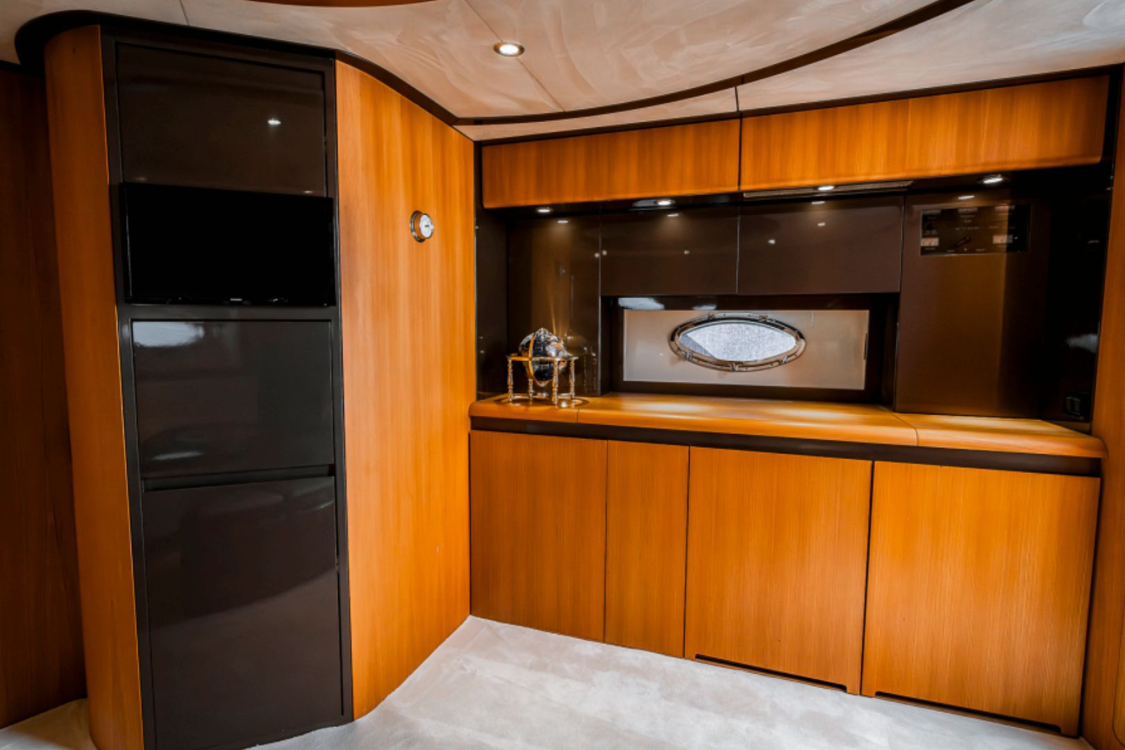 Riva 54 Aquarius d'occasion en vente chez JMA Yachting