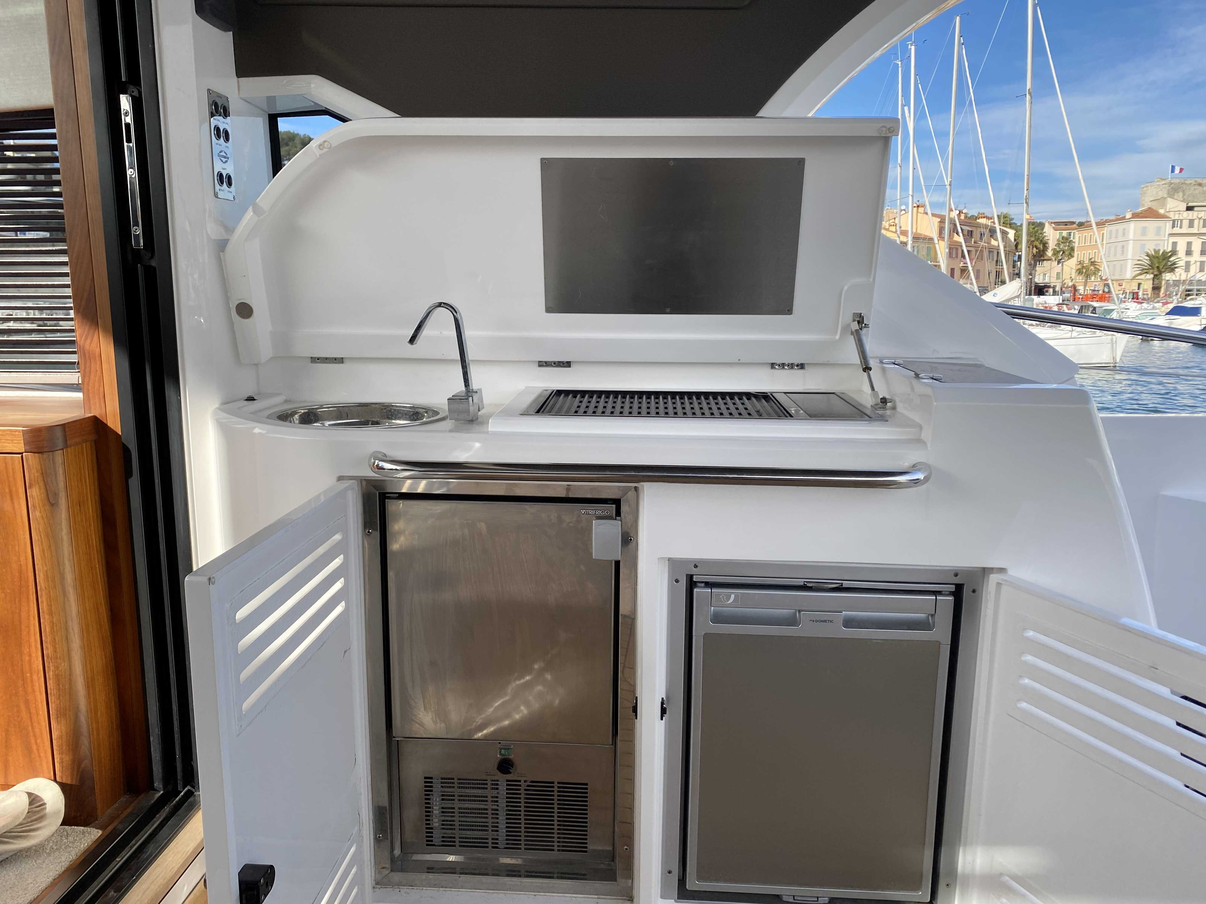 Picture 12 Sunseeker Predator 57