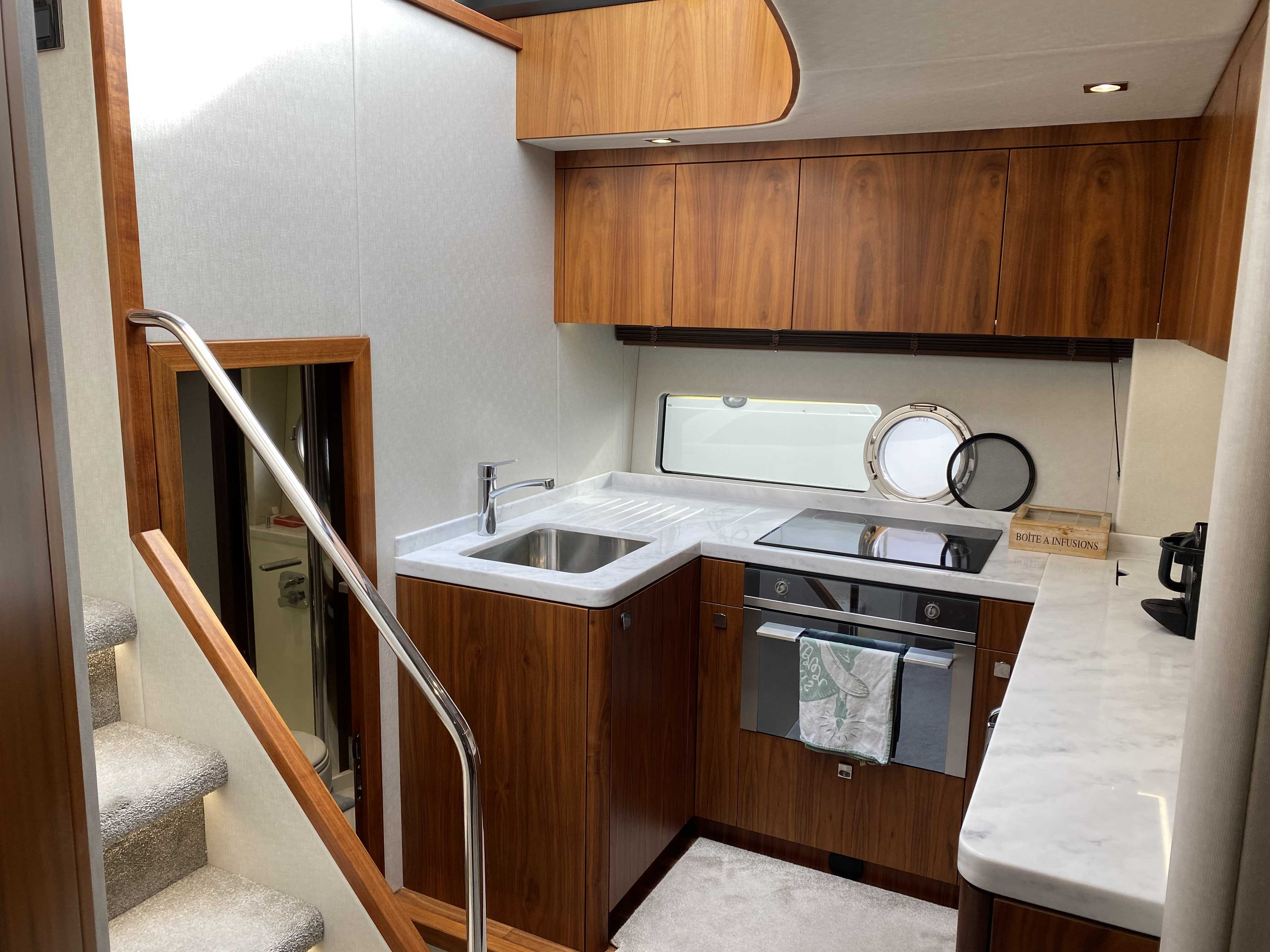 Picture 13 Sunseeker Predator 57